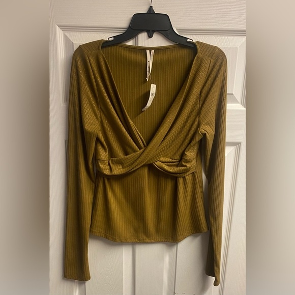 NWT Anthropologie Viscose Blend Twist Front Shimmer Top Size Large - Picture 2 of 6